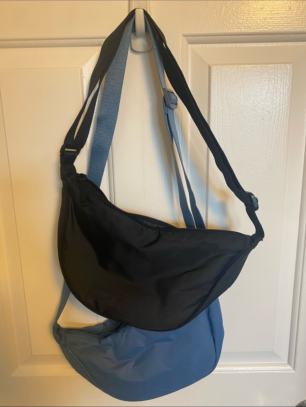 32 Degrees Black and Blue Women's Crossbody Bags
